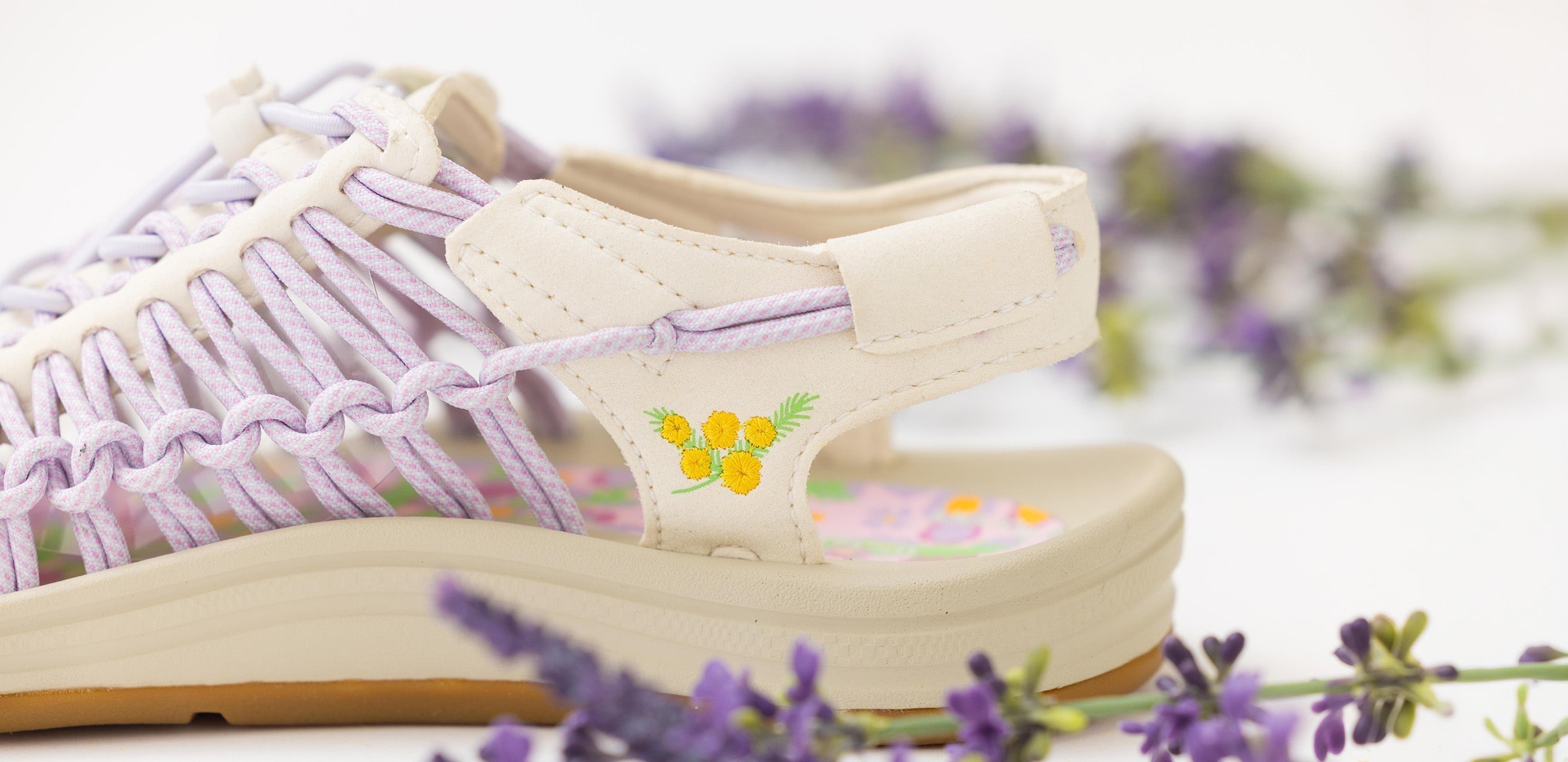 【限定カラー】 KEEN ユニーク ミモザ 24cm UNEEK Mimosa UNEEK x 国際女性デー | KEEN公式オンラインストア
