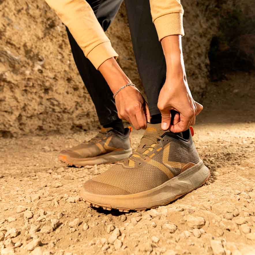 メンズ ハイキングシューズ | フォーフィフティ ダート | KEEN公式
