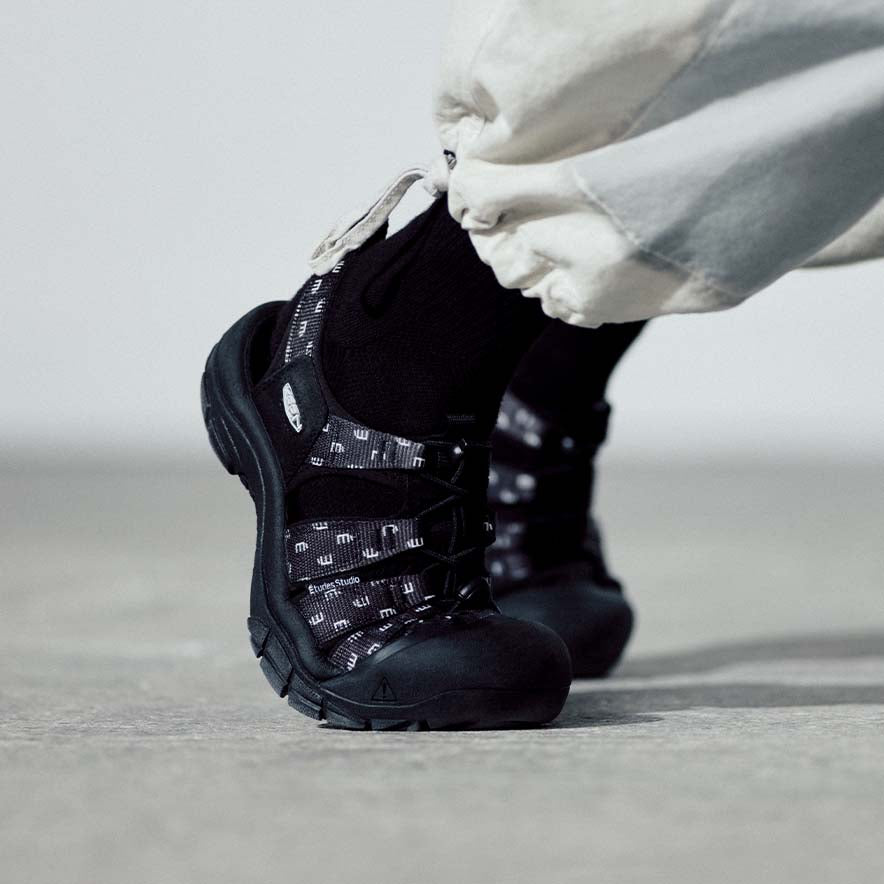 メンズ ニューポート レトロ サンダル KEEN × Études Studio 11