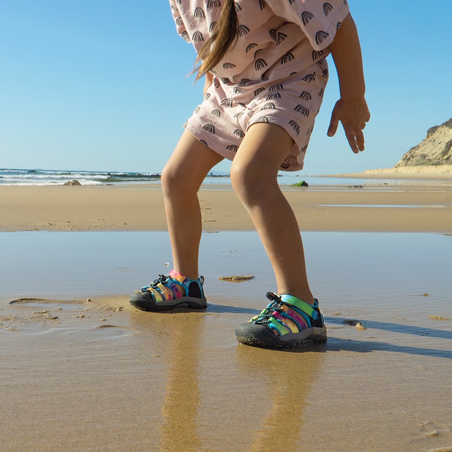 ビッグキッズ サンダル | ニューポート エイチツー | KEEN公式