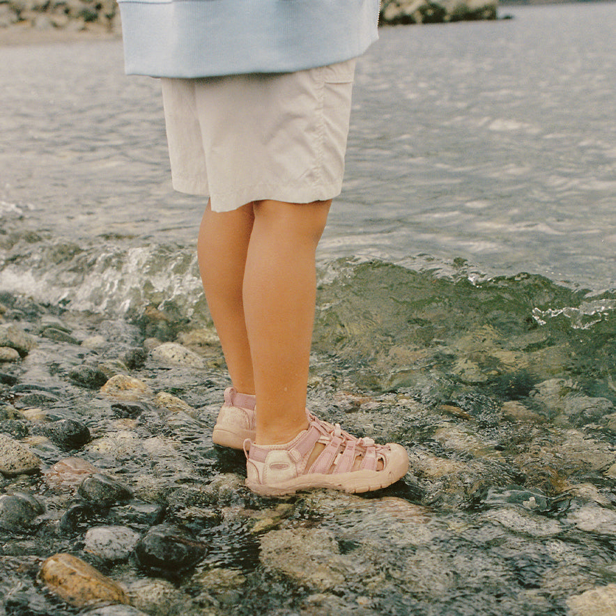 ビッグキッズ シーキャンプ ツー シーエヌエックス | Pink Gold | KEEN