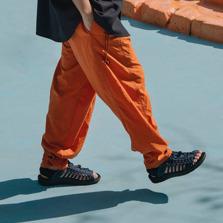 KEEN ユニーク　トータスシェル×レッドC KEEN ユニーク トータスシェル×レッドC KEEN（キーン）の「UNEEK