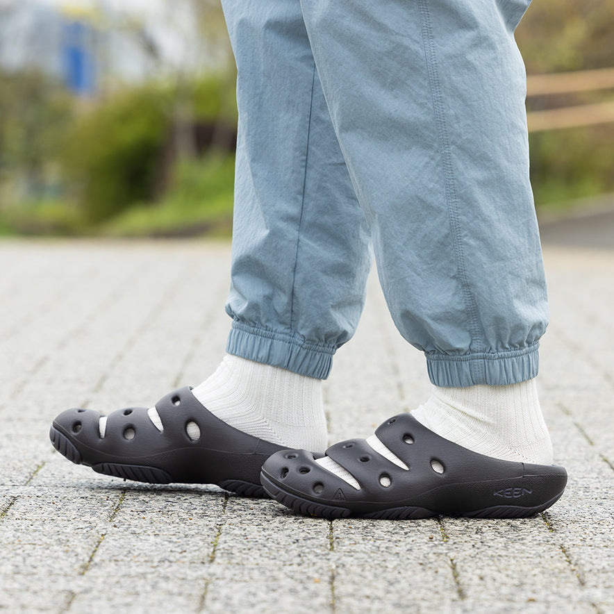 新品 KEEN ヨギ Yogui ブラック/マグネット　28cm KEEN キーン サンダル レディース ヨギ YOGUI ブラック/マグネット