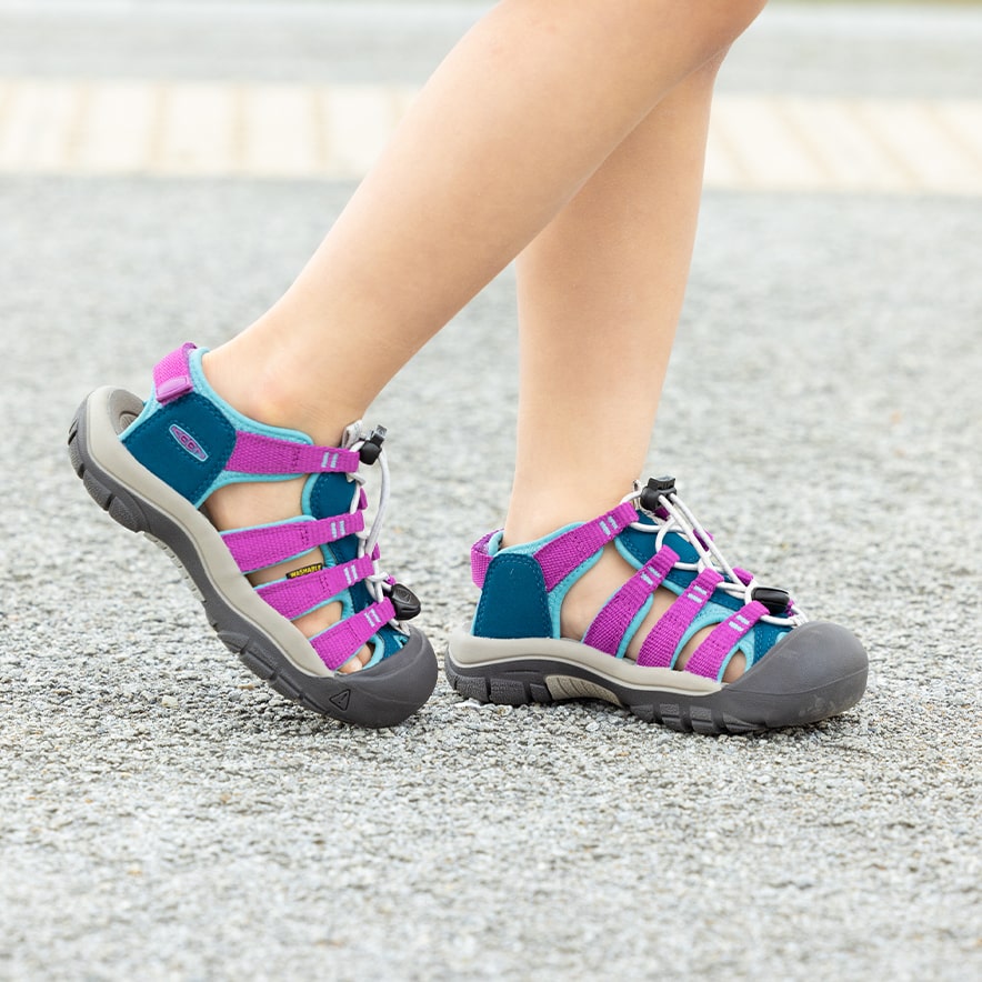 ビッグキッズ サンダル Ι ニューポート バウンドレス | KEEN公式