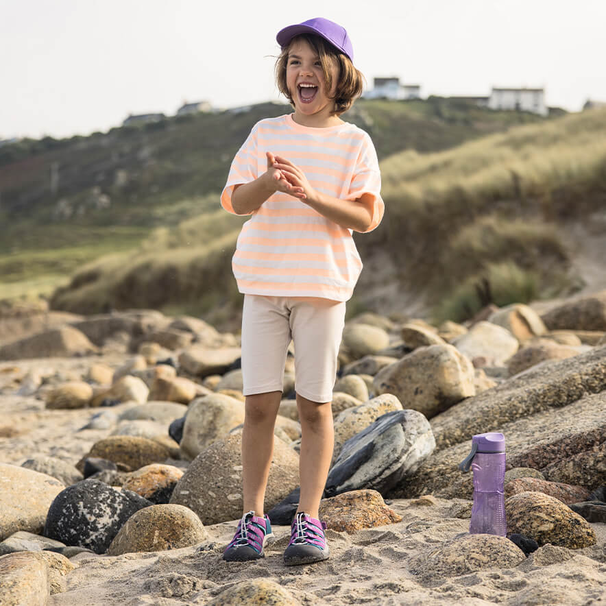 ビッグキッズ サンダル Ι ニューポート バウンドレス | KEEN公式