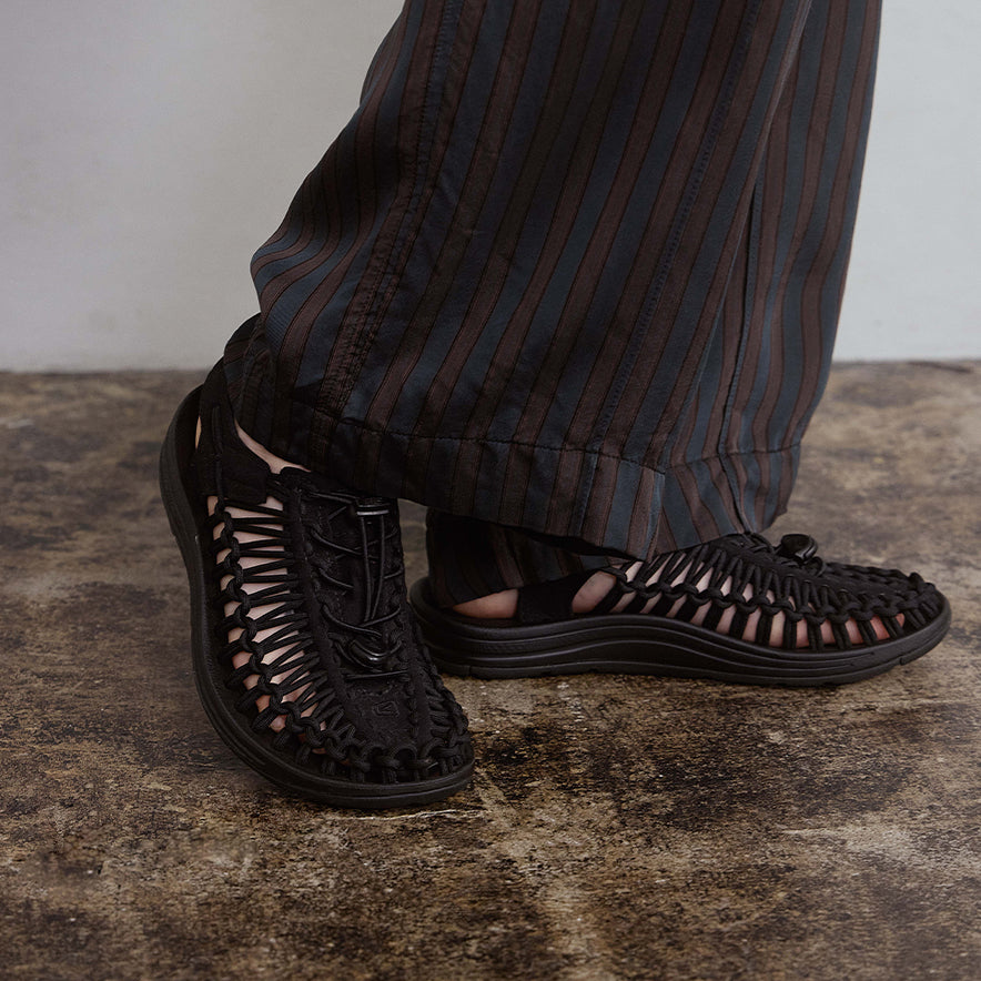 【パピヨン】KEEN UNEEK ブラック（プー141） ウィメンズ ユニーク | Black/Black | KEEN公式オンラインストア