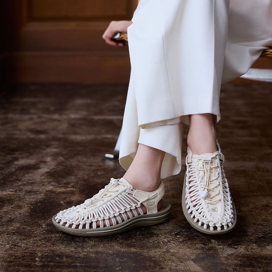 KEEN キーン UNEEK ユニーク サンダル ホワイト 23cm ウィメンズ ユニーク | White Cap/Cornstalk | KEEN公式オンラインストア