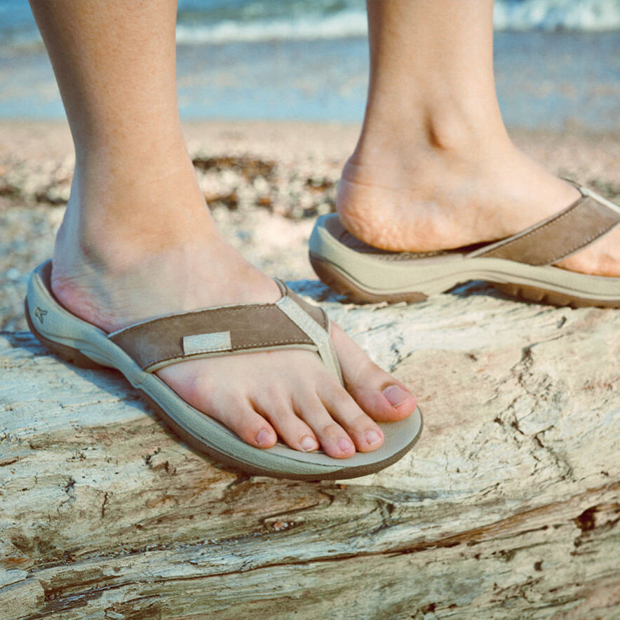 ウィメンズ サンダル Ι コナ フリップ ティージー | KEEN公式