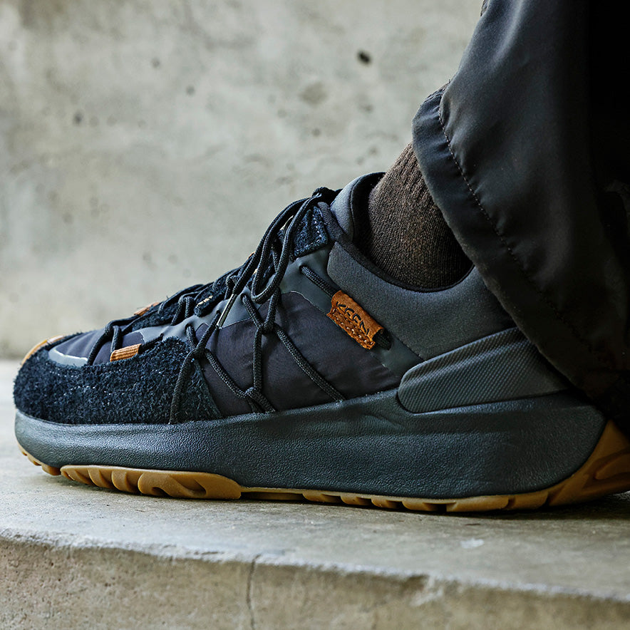 メンズ ユニーク トレッカー | Black/Keen Maple | KEEN公式オンライン