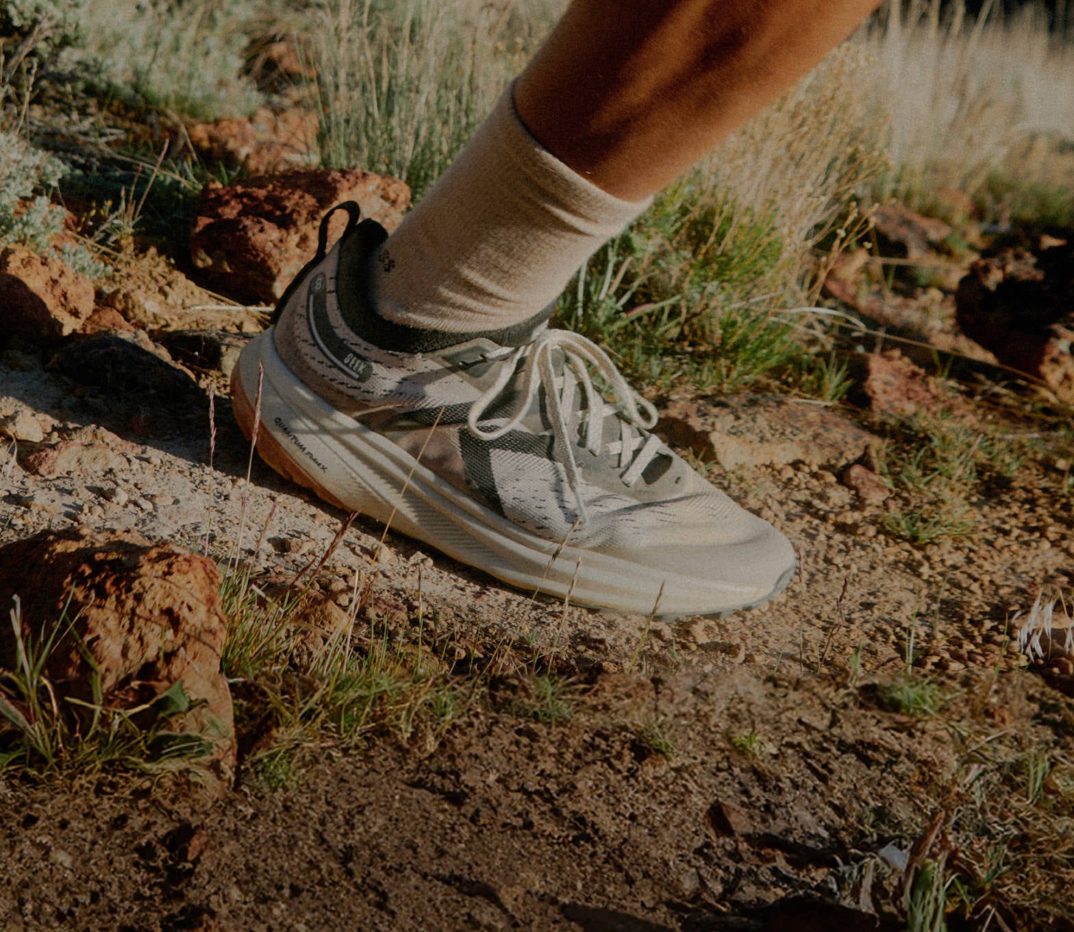 KEEN トレイルランニングシューズ ベージュ/ブラック KEEN初のトレイルランニングシューズ「SEEK」徹底レビュー【2025