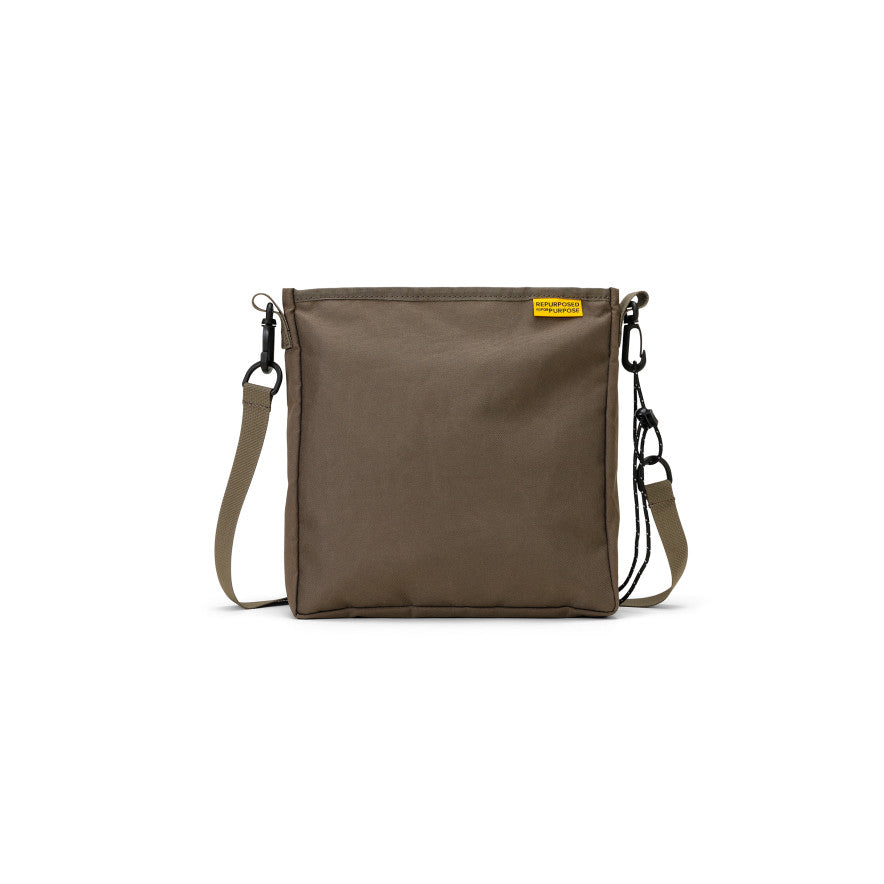 ハーベスト マテリアル サコッシュ スリー | Safari/Brindle | KEEN